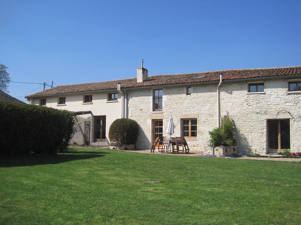 Le Noisetier At Les Hiboux Gites Chef-Boutonne Pokój zdjęcie