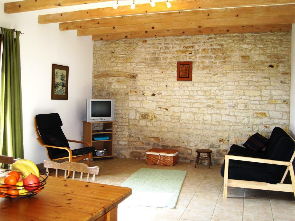 Le Noisetier At Les Hiboux Gites Chef-Boutonne Pokój zdjęcie