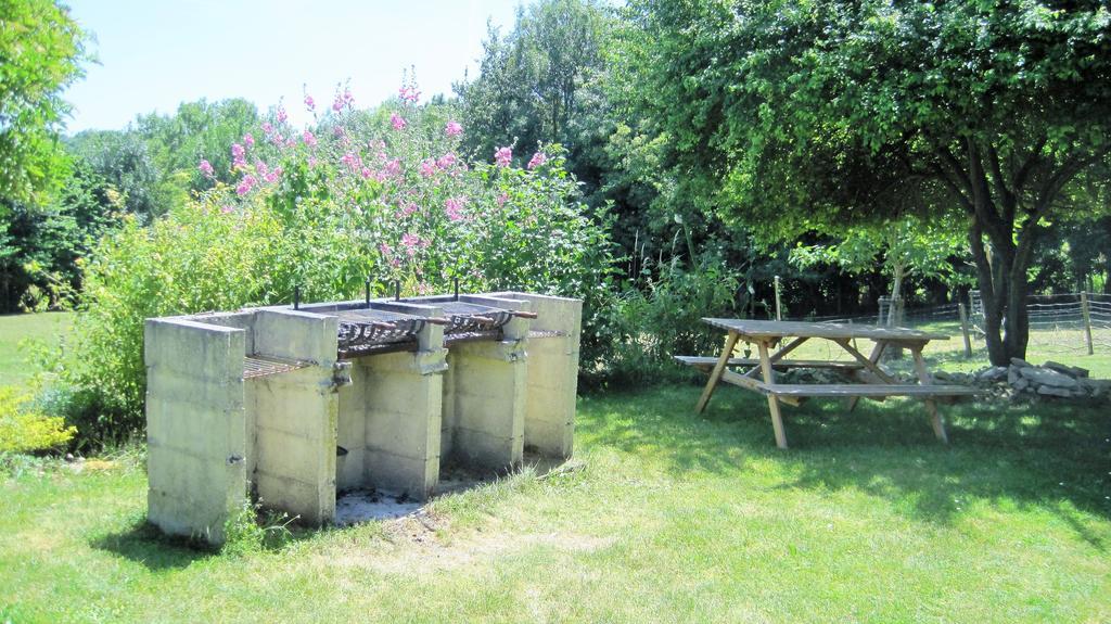 Le Noisetier At Les Hiboux Gites Chef-Boutonne Zewnętrze zdjęcie
